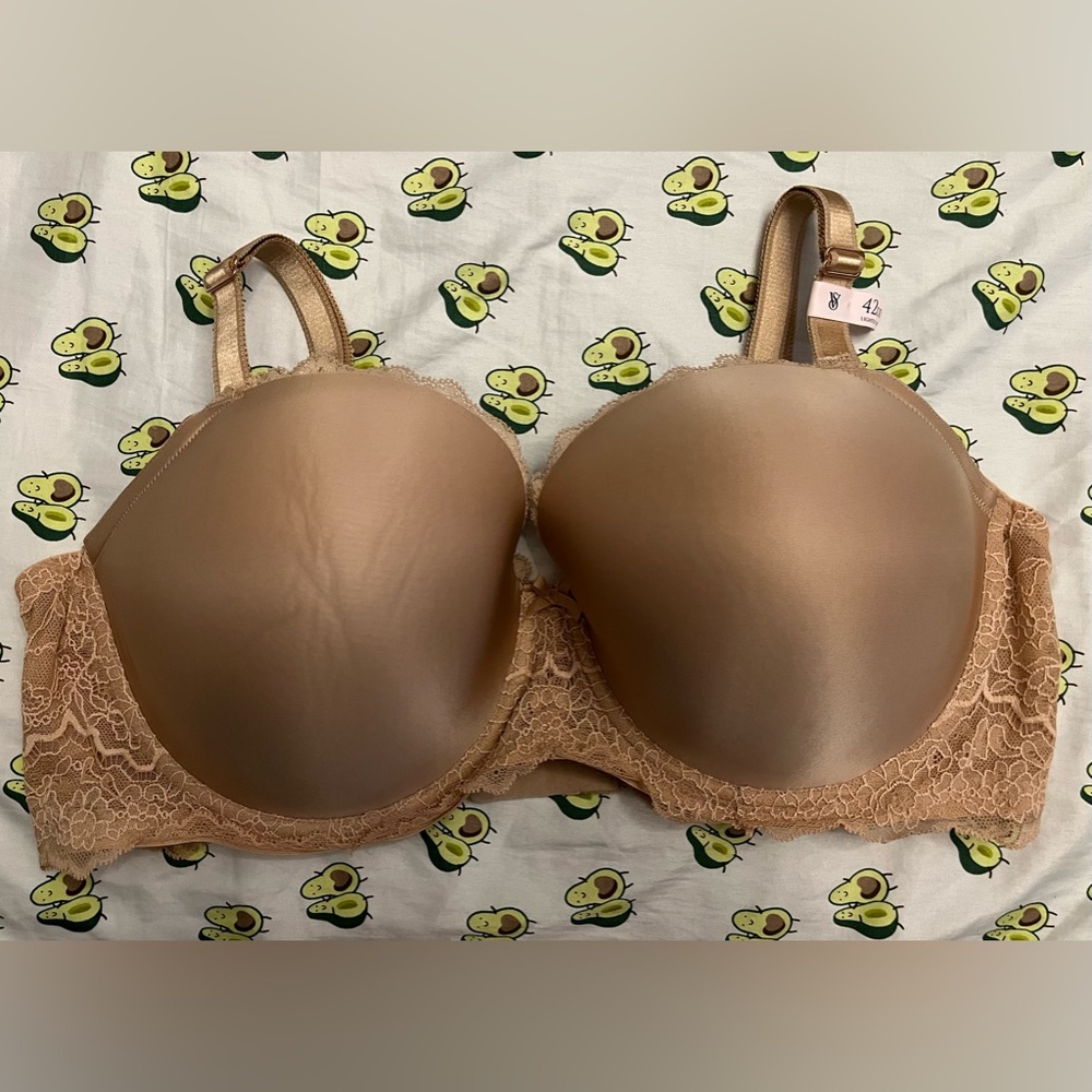 NWT Victoria’s Secret Nude Lace Bra 42DD